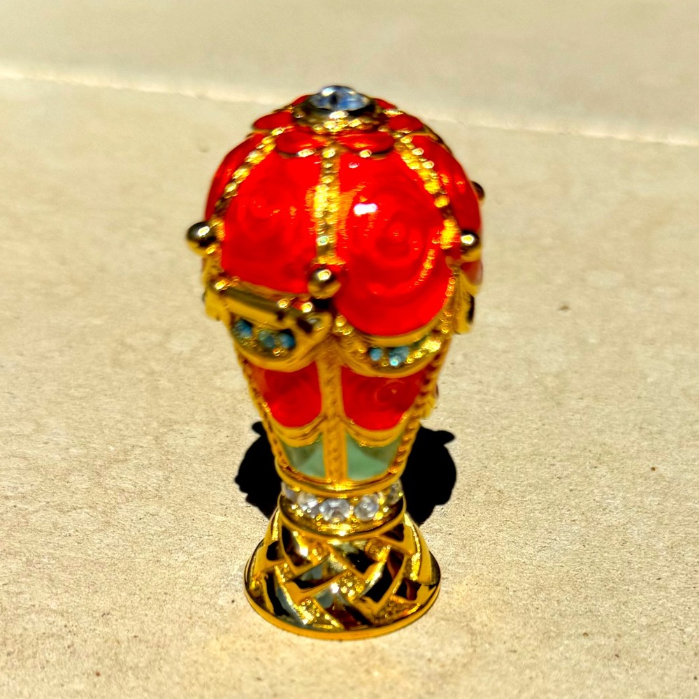 Elegant Red and Gold Decorative Ornament